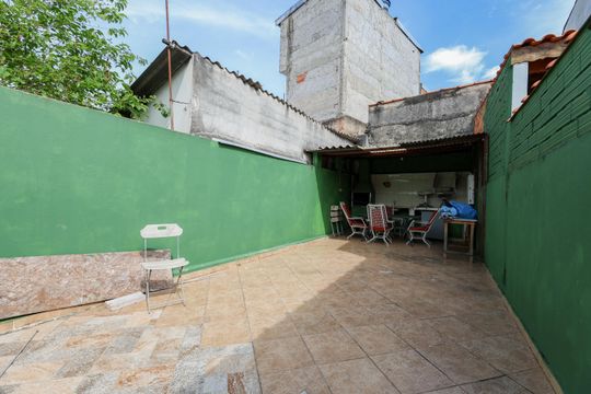 Área externa de casa para alugar com 2 quartos, 125m² em Vila Iasi, Taboão da Serra