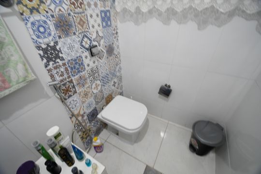 Banheiro de apartamento à venda com 2 quartos, 90m² em Vila Lidia, Campinas