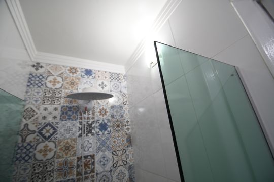 Banheiro de apartamento à venda com 2 quartos, 90m² em Vila Lidia, Campinas