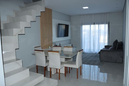 Casa de Condomínio para alugar com 3 quartos, 190m² em Jardim Semiramis, Cotia