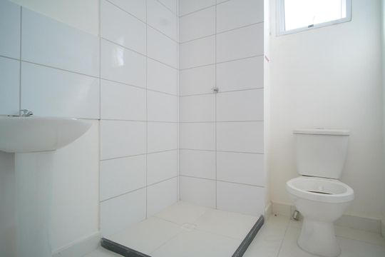 Banheiro Corredor de apartamento para alugar com 2 quartos, 42m² em Rubem Berta, Porto Alegre