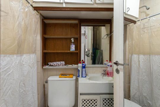Banheiro de serviço de apartamento à venda com 2 quartos, 80m² em Praça da Bandeira, Rio de Janeiro
