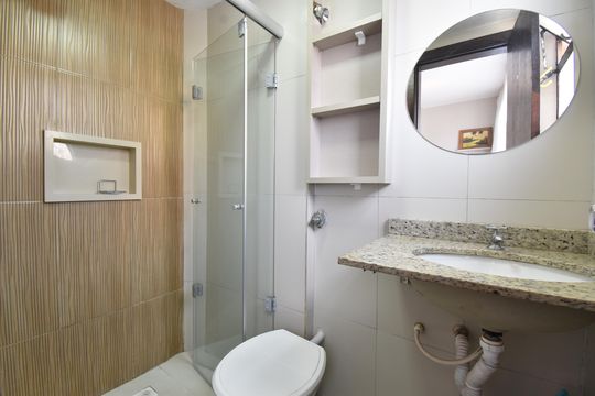 Banheiro do Studio de apartamento para alugar com 1 quarto, 25m² em Centro, Curitiba