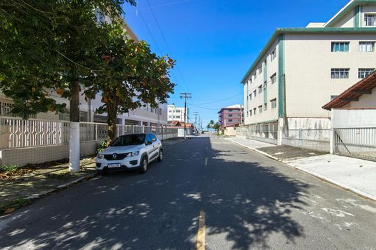 Vista da Rua  de casa para alugar com 2 quartos, 102m² em Jardim Imperador, Praia Grande