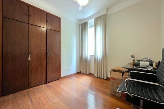 Apartamento à venda com 4 quartos, 230m² em Funcionários, Belo Horizonte