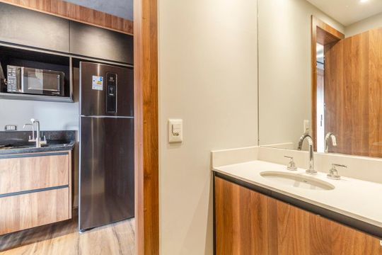 Banheiro de kitnet/studio à venda com 1 quarto, 25m² em Pinheiros, São Paulo