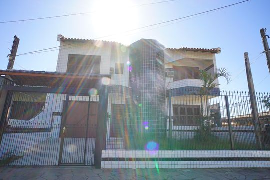 Fachada de casa para alugar com 3 quartos, 380m² em Sarandi, Porto Alegre