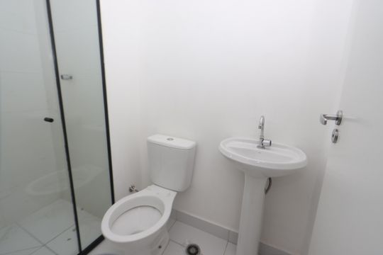 Banheiro de apartamento para alugar com 2 quartos, 44m² em Parque Sao Rafael, São Paulo