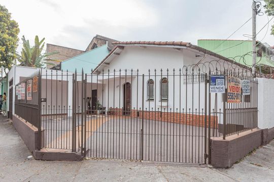 Fachada de casa à venda com 3 quartos, 292m² em Jardim da Saúde, São Paulo