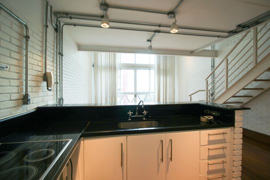 Cozinha de apartamento para alugar com 1 quarto, 82m² em Itaim Bibi, São Paulo