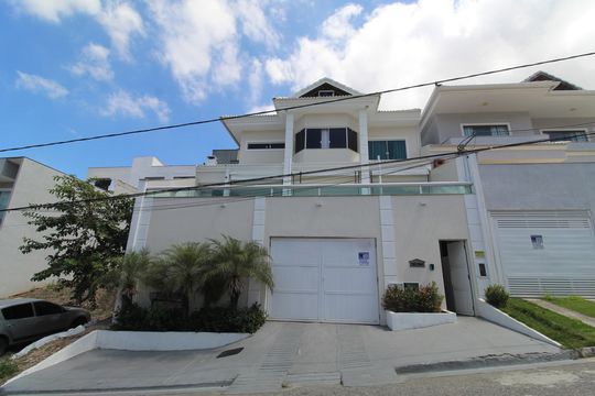 Fachada de casa de condomínio à venda com 5 quartos, 318m² em Pechincha, Rio de Janeiro