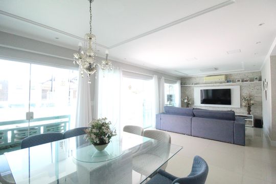 Sala de casa de condomínio à venda com 5 quartos, 318m² em Pechincha, Rio de Janeiro