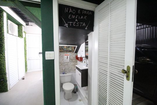Garagem - Banheiro de casa de condomínio à venda com 5 quartos, 318m² em Pechincha, Rio de Janeiro