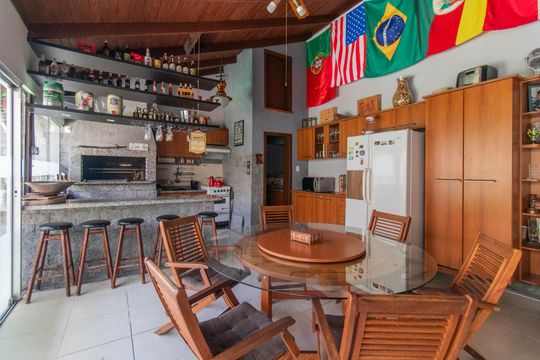Área comum de casa à venda com 3 quartos, 250m² em Cristal, Porto Alegre