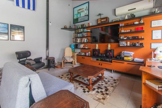 Área comum de casa à venda com 3 quartos, 250m² em Cristal, Porto Alegre