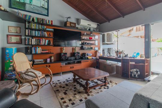 Área comum de casa à venda com 3 quartos, 250m² em Cristal, Porto Alegre
