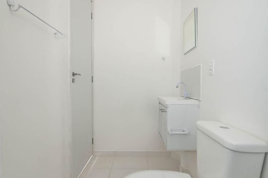 Banheiro de apartamento à venda com 2 quartos, 48m² em Vila Gumercindo, São Paulo