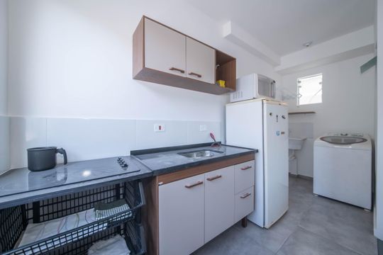Cozinha de apartamento para alugar com 1 quarto, 28m² em Vila Gumercindo, São Paulo