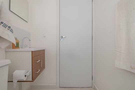 Banheiro de apartamento para alugar com 1 quarto, 28m² em Vila Gumercindo, São Paulo