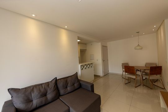 Sala de apartamento à venda com 2 quartos, 68m² em Jardim Tupanci, Barueri