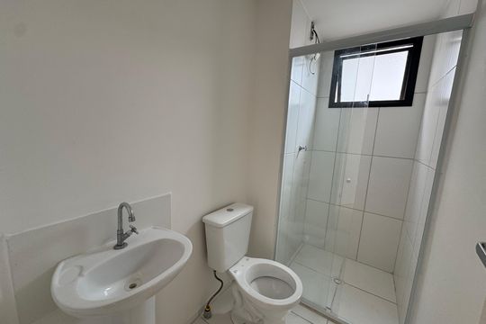 Banheiro  de apartamento à venda com 3 quartos, 49m² em Veloso, Osasco