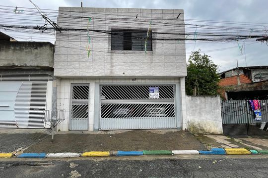 Fachada + Placa de casa para alugar com 3 quartos, 102m² em Lajeado, São Paulo