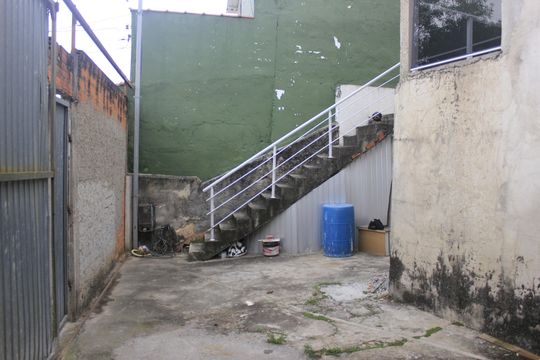 Garagem de casa para alugar com 4 quartos, 167m² em Jardim Flor da Montanha, Guarulhos