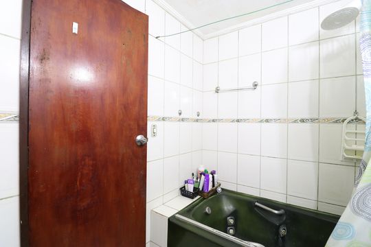 Banheiro Social de casa à venda com 4 quartos, 352m² em Alto da Lapa, São Paulo