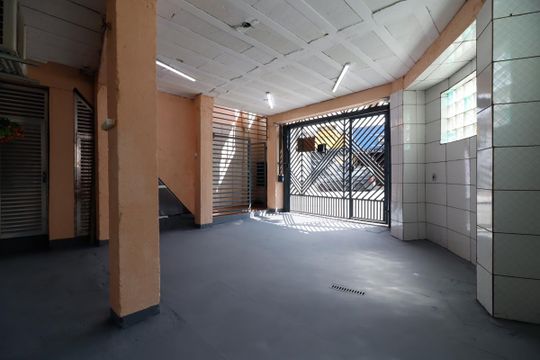 Garagem de casa à venda com 8 quartos, 298m² em Jardim Ipanema(zona Leste), São Paulo