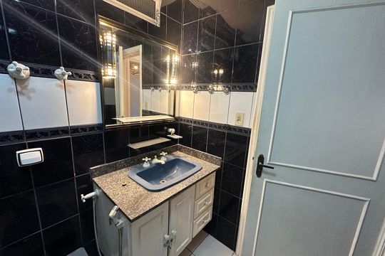 Banheiro de apartamento para alugar com 1 quarto, 45m² em Centro, São Vicente