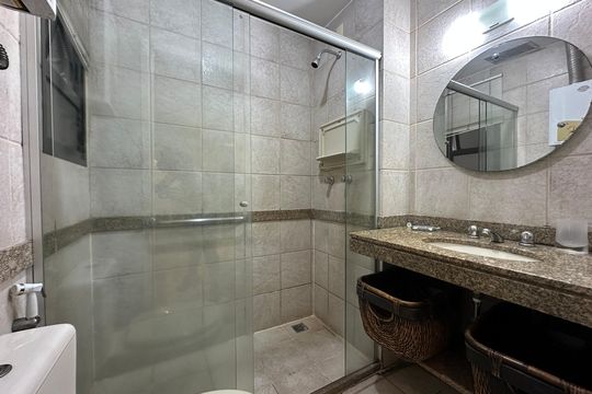 Banheiro Social de kitnet/studio à venda com 1 quarto, 54m² em Flamengo, Rio de Janeiro