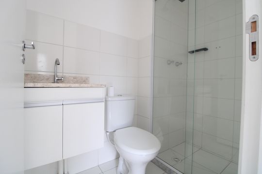 Banheiro de apartamento para alugar com 1 quarto, 35m² em Vila Baby, São Paulo