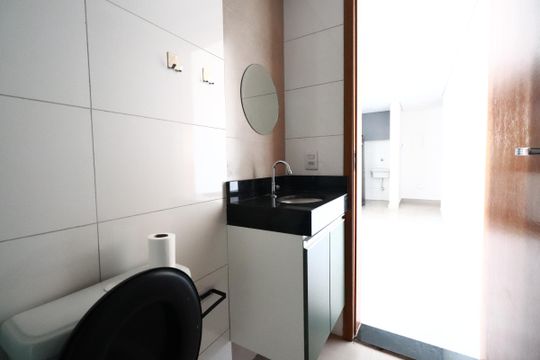 Banheiro social de apartamento para alugar com 2 quartos, 46m² em Vila Esperança, São Paulo