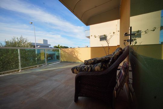 Varanda da suíte 1 de casa de condomínio para alugar com 3 quartos, 270m² em São João do Rio Vermelho, Florianópolis