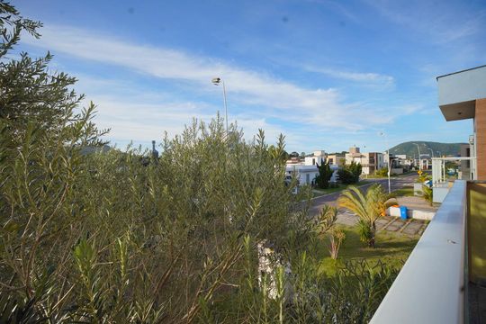 Vista da varanda da suíte 1 de casa de condomínio para alugar com 3 quartos, 270m² em São João do Rio Vermelho, Florianópolis