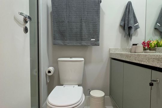Banheiro de kitnet/studio à venda com 1 quarto, 28m² em Paraíso, São Paulo