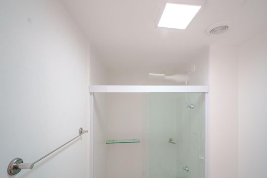 Banheiro de kitnet/studio à venda com 1 quarto, 24m² em Vila Butantã, São Paulo