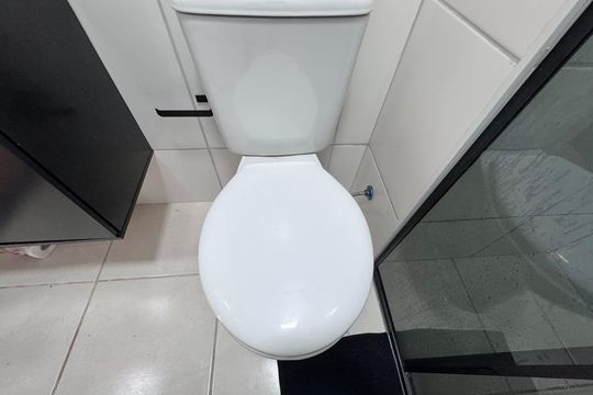 Banheiro Social de apartamento à venda com 2 quartos, 51m² em Recreio dos Bandeirantes, Rio de Janeiro