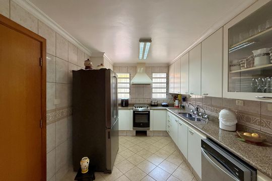 Cozinha de casa à venda com 4 quartos, 329m² em Campo Belo, São Paulo