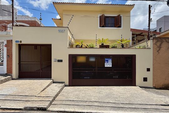 Fachada de casa à venda com 4 quartos, 329m² em Campo Belo, São Paulo