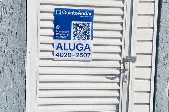 Placa instalada de apartamento para alugar com 2 quartos, 45m² em Outeiro de Passárgada, Cotia