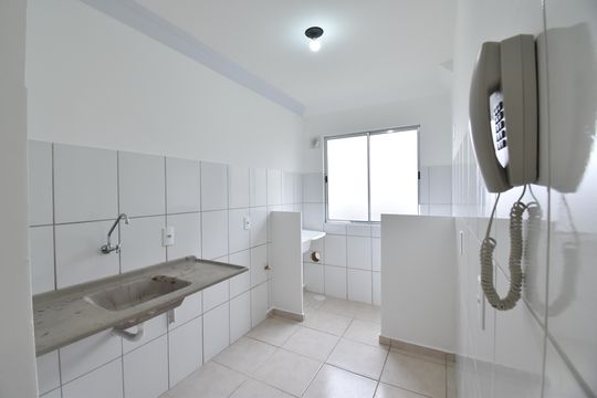 Cozinha de apartamento para alugar com 2 quartos, 47m² em Santa Cândida, Curitiba