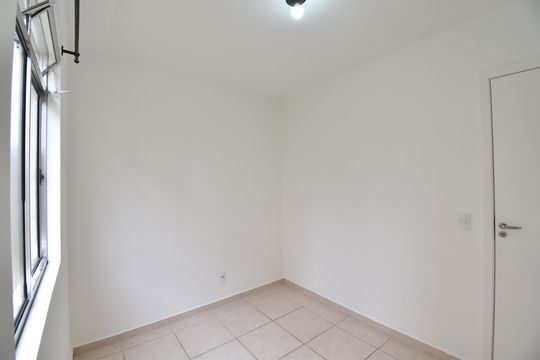 Quarto 2 de apartamento para alugar com 2 quartos, 47m² em Santa Cândida, Curitiba