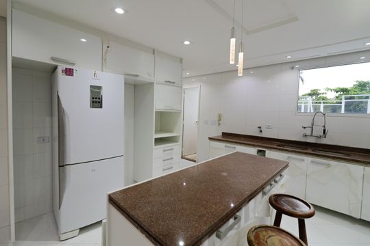 Cozinha de apartamento à venda com 5 quartos, 488m² em Barra da Tijuca, Rio de Janeiro