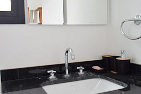 Banheiro de kitnet/studio para alugar com 1 quarto, 37m² em Pinheiros, São Paulo