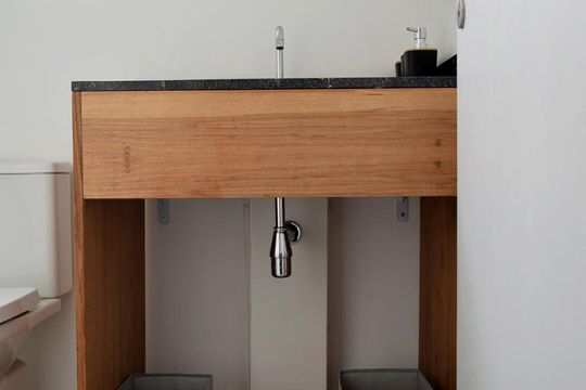 Banheiro de kitnet/studio para alugar com 1 quarto, 37m² em Pinheiros, São Paulo