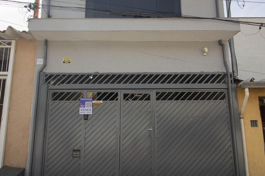 Fachada - placa instalada de casa à venda com 4 quartos, 187m² em Vila Portuguesa, São Paulo