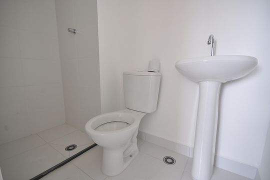 Banheiro de apartamento à venda com 2 quartos, 33m² em Parque Novo Mundo, Guarulhos