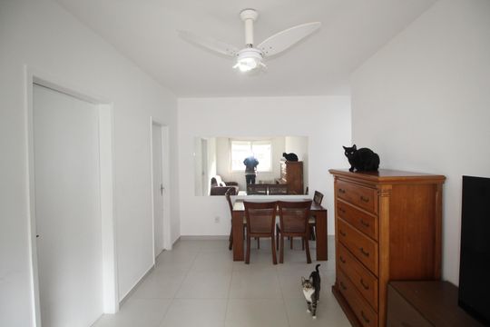 Sala de apartamento para alugar com 1 quarto, 42m² em Vila Ipiranga, Porto Alegre