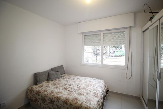 Quarto 1 de apartamento para alugar com 1 quarto, 42m² em Vila Ipiranga, Porto Alegre